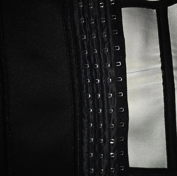 Black Corset - Picture 3 of 6